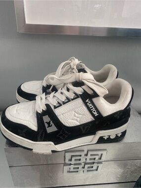 Louis Vuitton Black and White Monogram Low-Top Sneakers-size 5/35